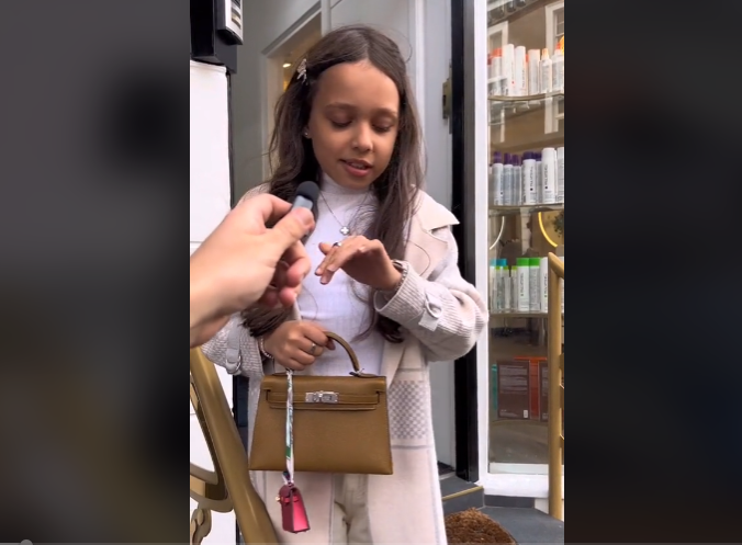 "Fiica miliardarului" de pe TikTok. Imagini virale cu o fetiță de 11 ani care pozează în ținute de lux și un ceas de 124.000 de dolari