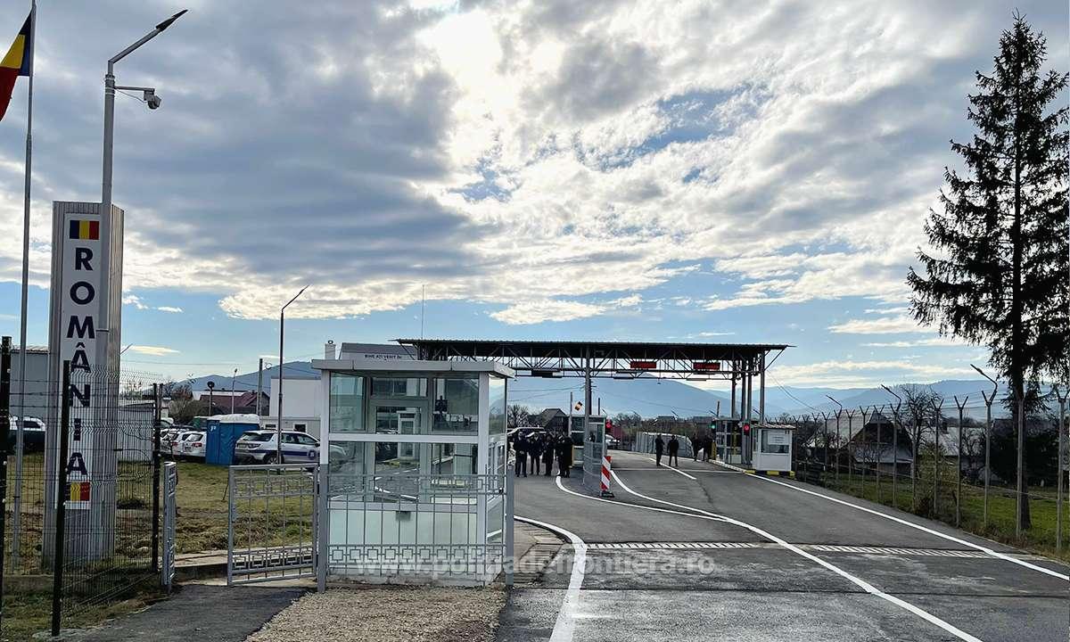 O tânără de 20 de ani din Suceava a fost prinsă cu marfă de contrabandă de mii de lei în podeaua mașinii