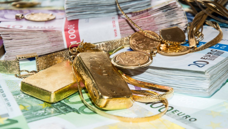 bani euro si bijuterii din aur