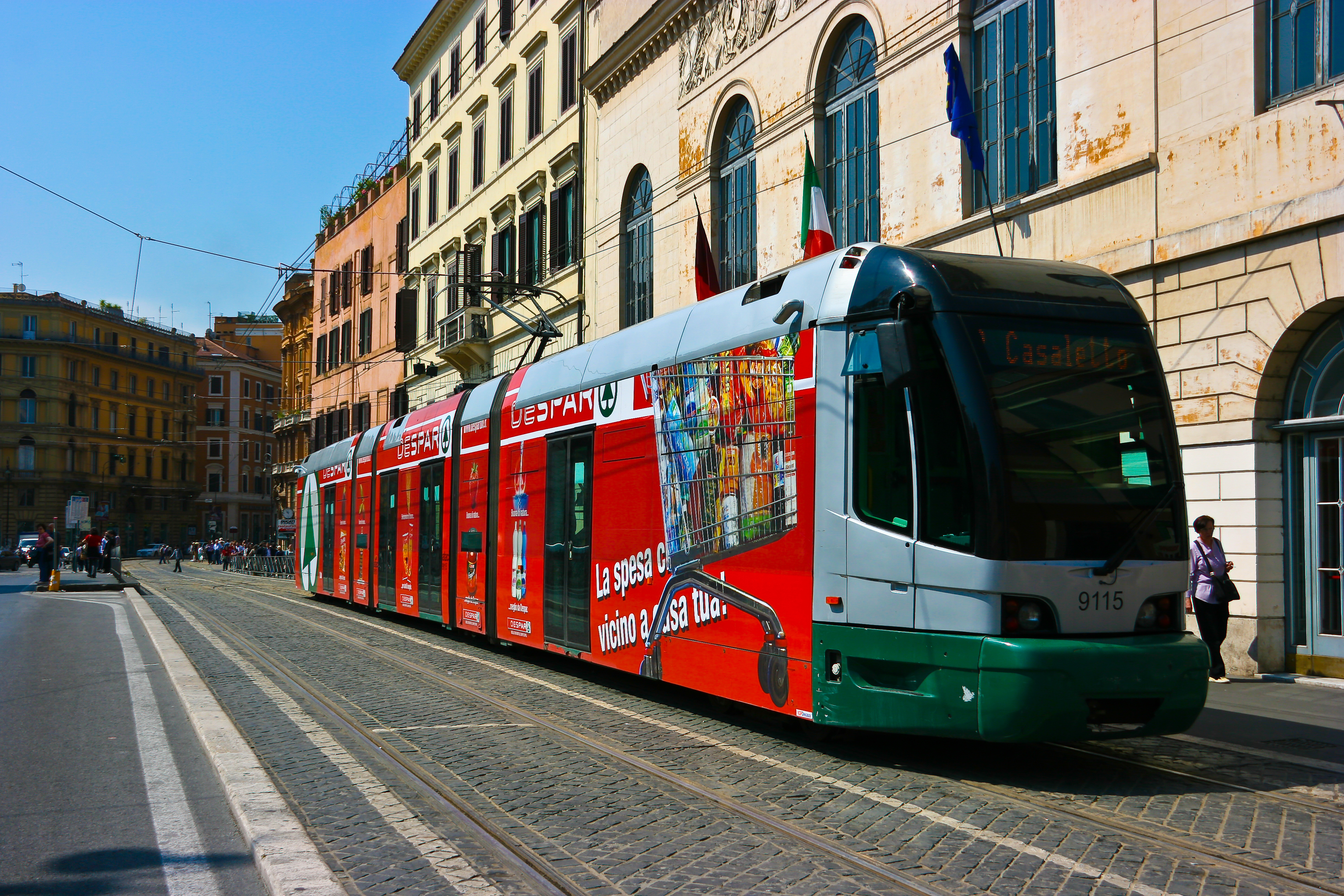 Avertizare de călătorie pentru românii care merg în Italia: Vineri va fi grevă generală în transportul public