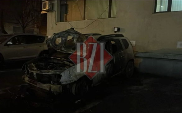 Atac în stil mafiot la Iași. Un bărbat a fost surprins de camere când dădea foc unei mașini