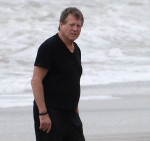 EXCLUSIVE - Ryan O'Neal enjoying the beach