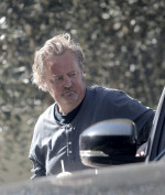 Matthew Perry focuses on home improvement as he oversees the delivery of a custom-made bed and other fancy household furniture at his new Los Angeles hideaway.