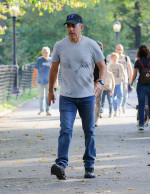 EXCLUSIVE: Jerry Seinfeld Enjoy The Nice Weather While Taking A Stroll Around In Central Park