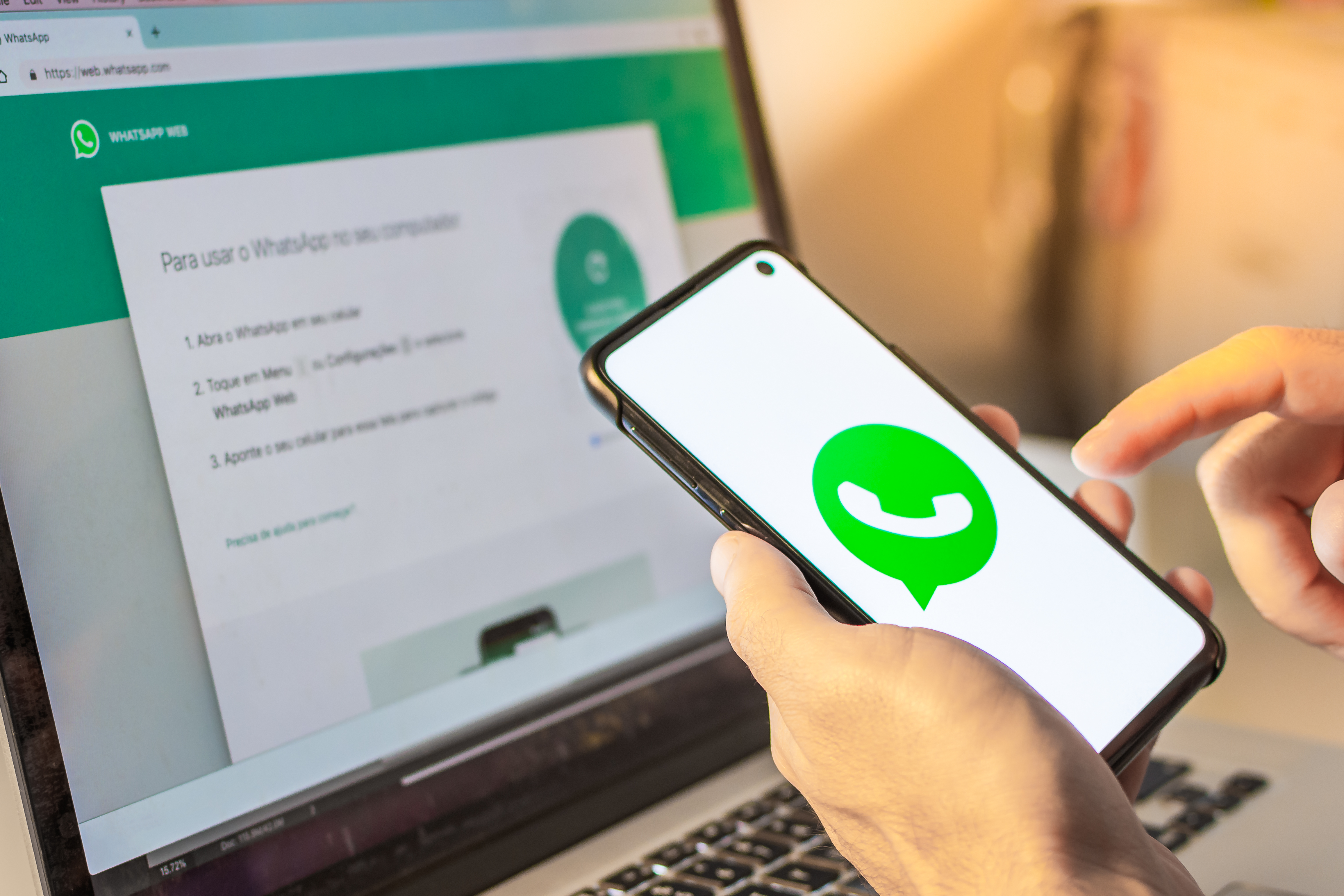 „Dă like la postări și primești bani”. O nouă metodă de înșelătorie a apărut pe WhatsApp