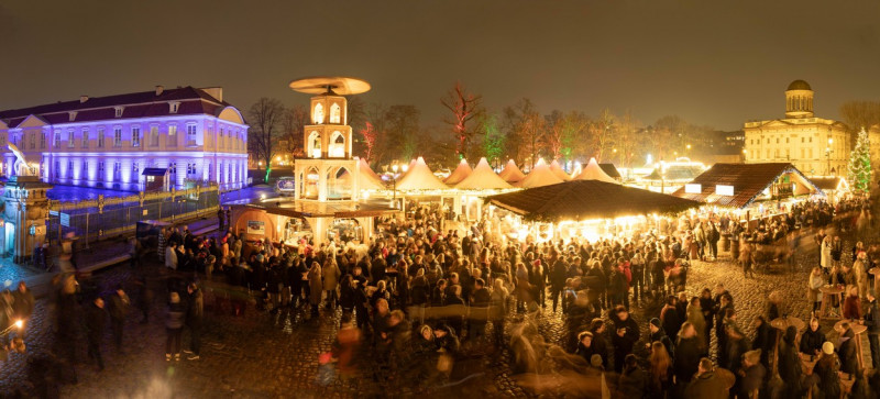 ; Weihnachtsmarkt am Schloss Charlottenburg , am 15.12.2023 in Berlin, (Charlottenburg), Deutschland *** Christmas marke