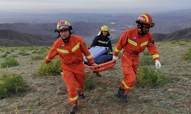 China îi bagă la închisoare pe organizatorii ultramaratonului la care au murit 21 de concurenţi din cauza condițiilor extreme