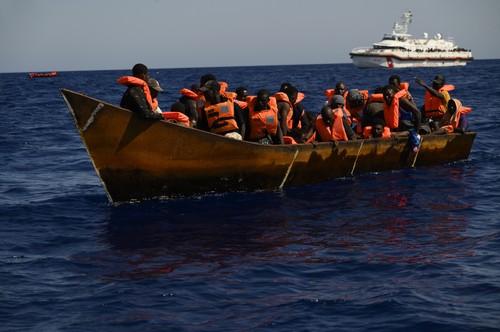 O barcă cu migranți s-a răsturnat în Marea Mediterană: 53 de oameni au murit sau sunt dați dispăruți