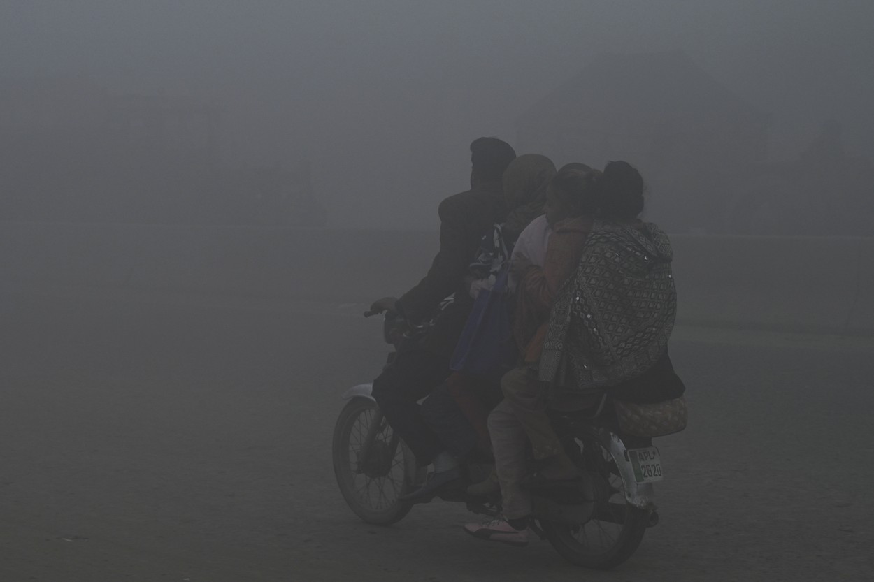 Pakistanul a primit un cadou de la Emiratele Arabe și a folosit pentru prima oară ploaia artificială ca să alunge smogul din Lahore