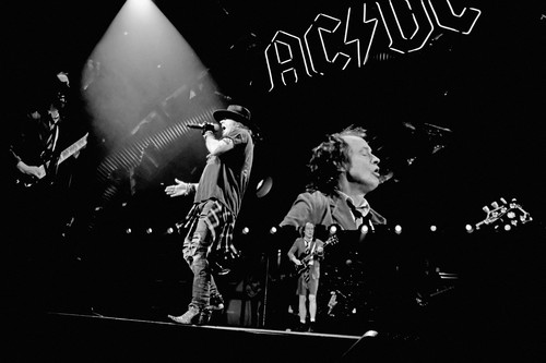 Colin Burgess, primul baterist de la AC/DC, a murit. Muzicianul avea 77 de ani