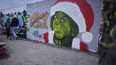 Grinch iti fura craciunul prin internet