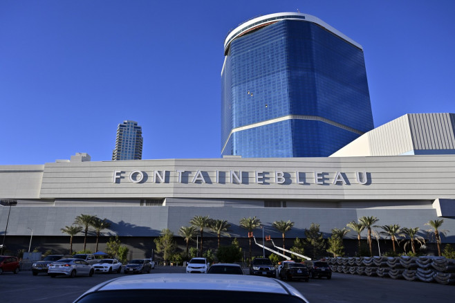 Fontainebleau Resort Casino Set To Open In Las Vegas