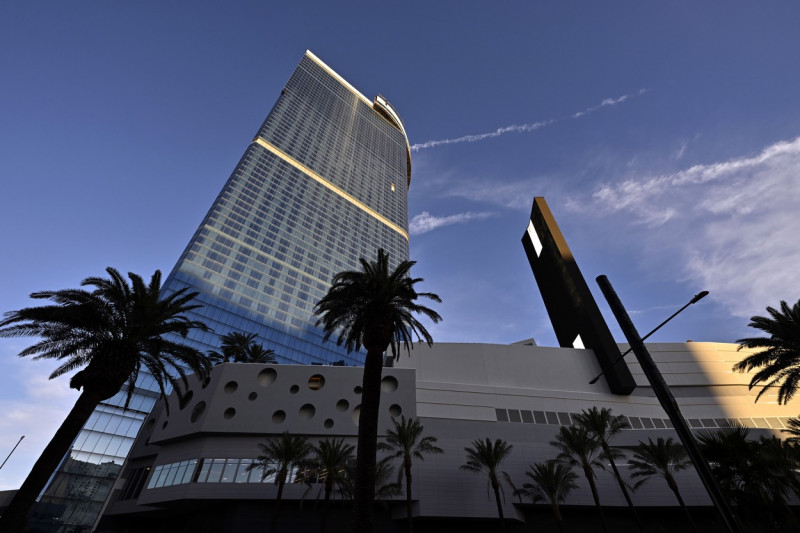 Fontainebleau Resort Casino Set To Open In Las Vegas