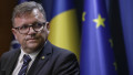 marius budai cu steagurile romaniei si ue in spate