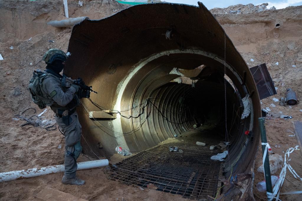 Cel mai mare tunel săpat de Hamas sub Gaza a fost descoperit de israelieni. Are peste 4 km lungime și trec și mașini prin el