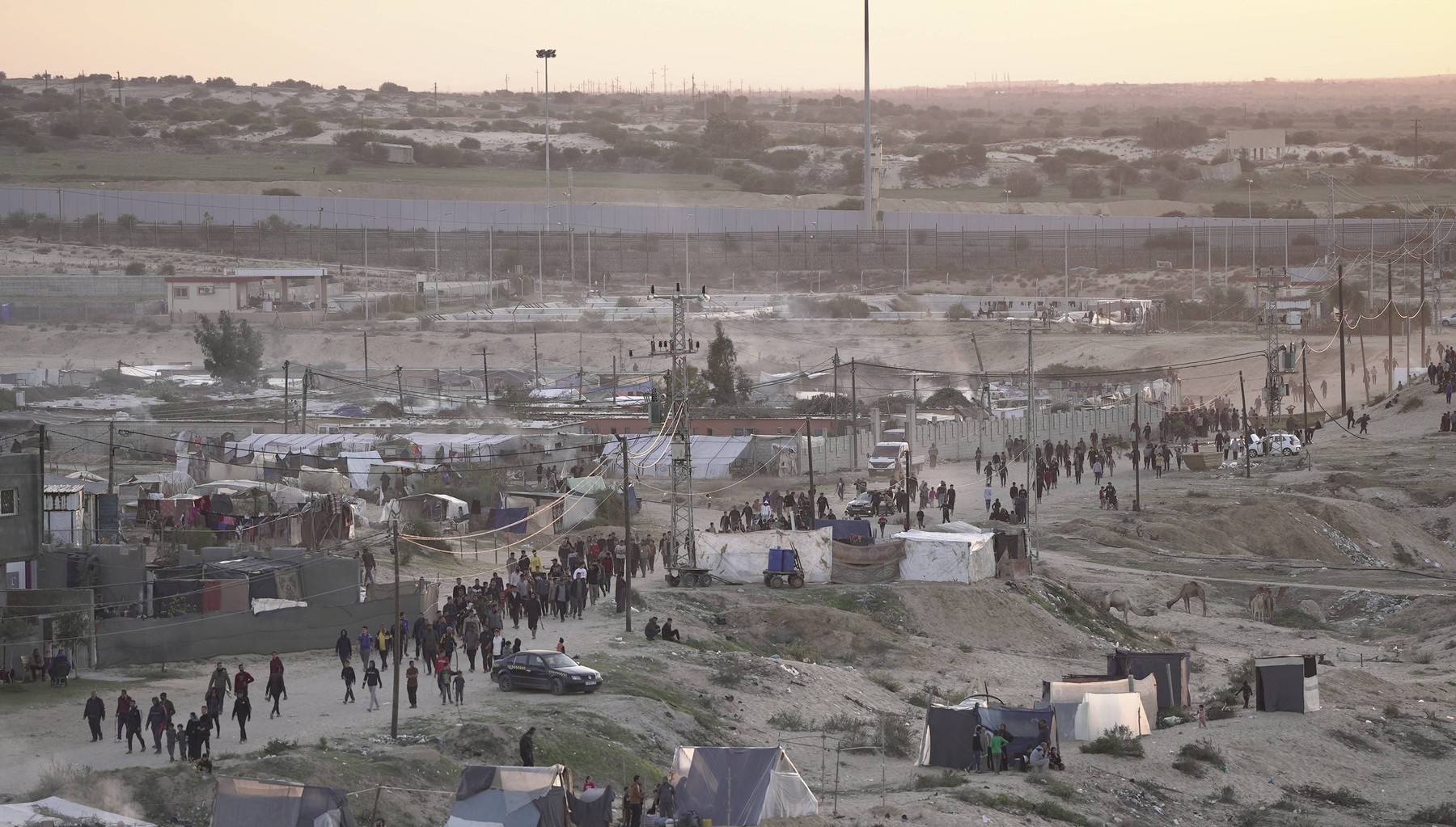 Încă un grup de români împreună cu familiile lor au fost aduşi în ţară din Gaza (MAE)