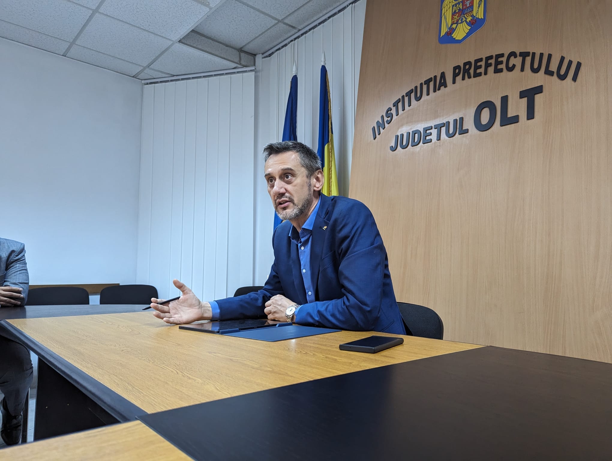 Scandal la spitalul în care o femeie a murit în lift. Prefectul acuză că s-a încercat mușamalizarea. Conducerea îl dă afară