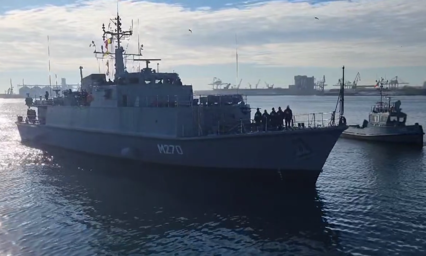 Cum arată cea mai nouă navă din flota statului. Vânătorul de mine cumpărat de la Marina Regală Britanică a ajuns la Constanța