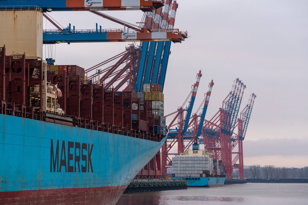 Din cauza atacurilor Houthi, vasele vor ocoli toată Africa pentru a ajunge în Europa, anunță cea mai mare companie de transport maritim