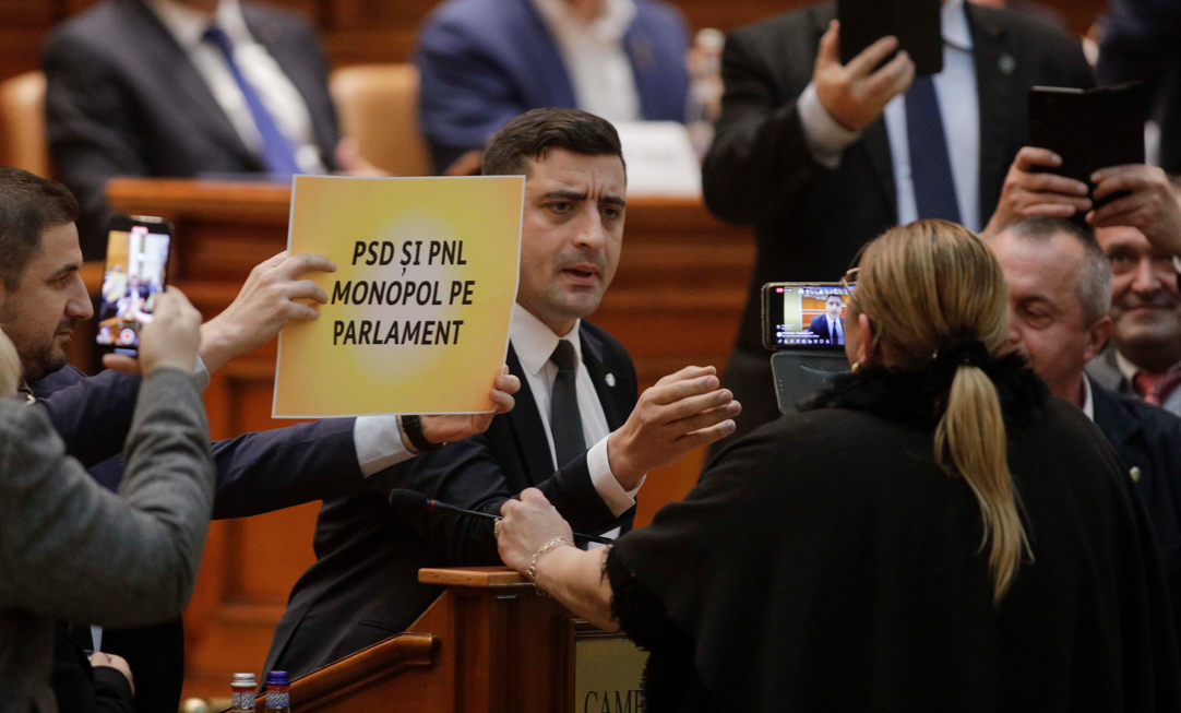 George Simion: Vreţi linişte şi civilizaţie în Parlament? Am avut 33 de ani şi uite unde ne-a adus. Nu regret nimic din ziua de ieri