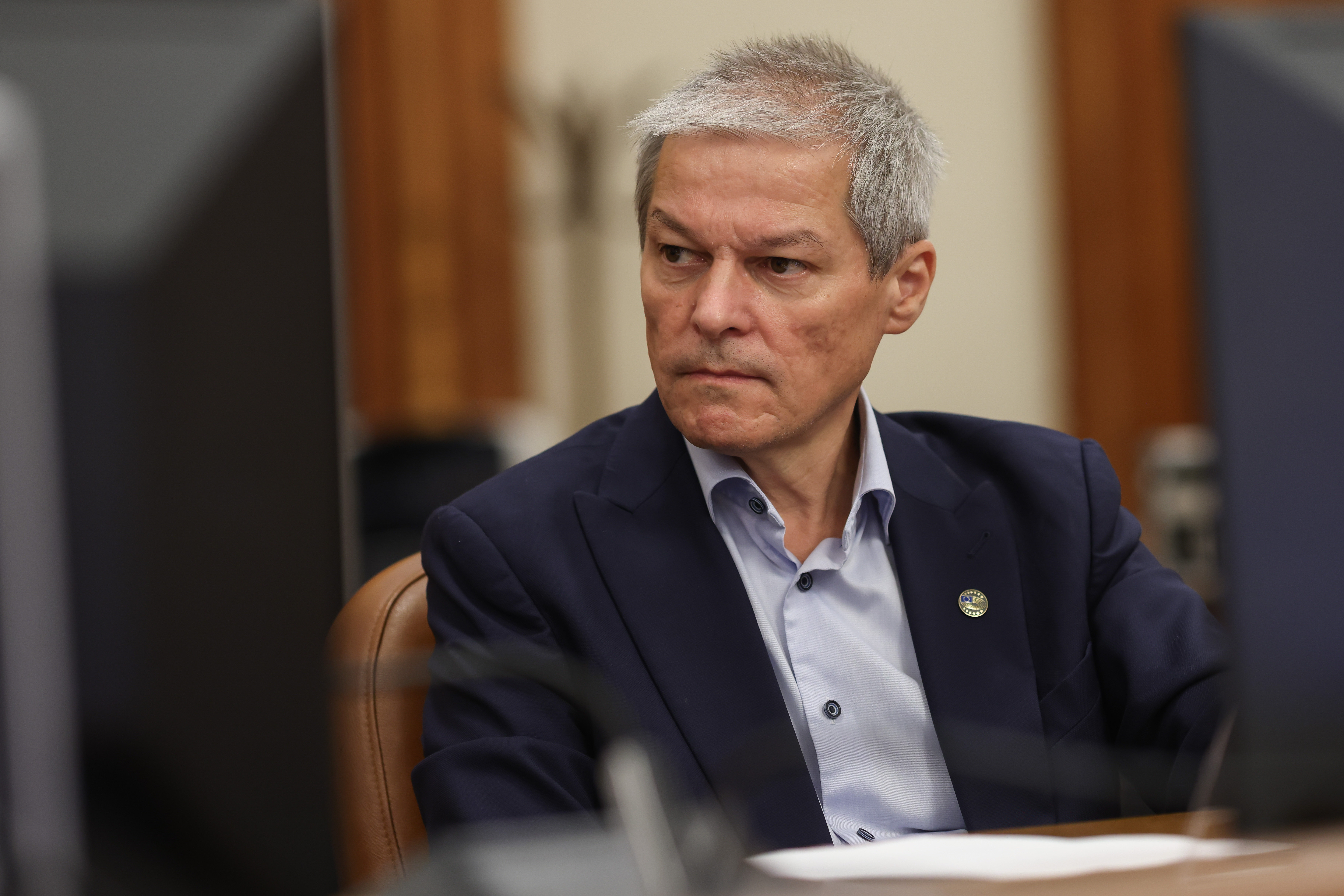 Scandalul Roșia Montană. Cioloș: "Ponta să ia lecitină". Ponta: "N-a spus dacă a primit cadou și de la Soros de ziua lui"