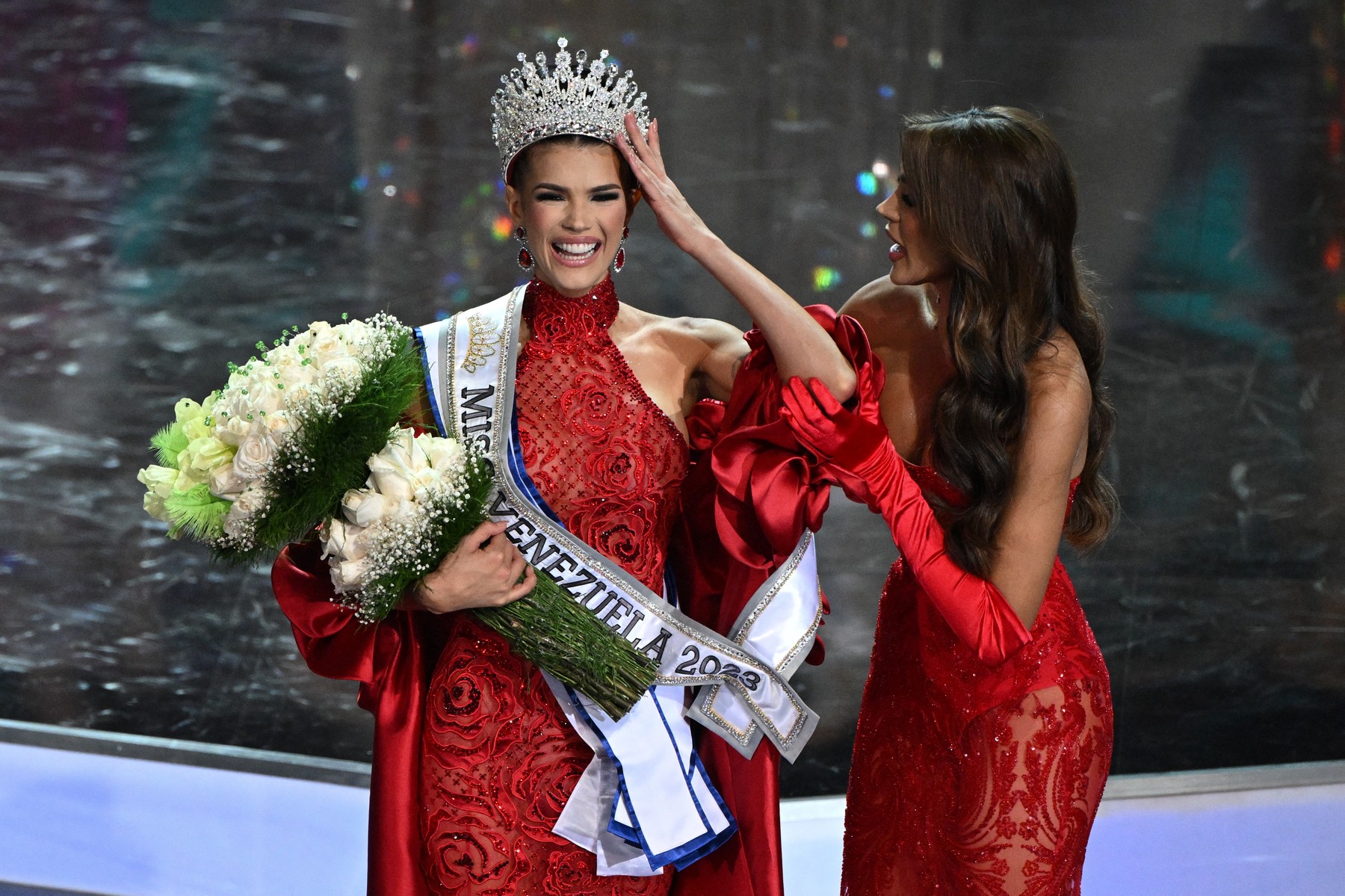 Premieră istorică: O mamă a câştigat titlul de Miss Venezuela. Ileana Marquez Pedroza are o fetiţă de 11 ani