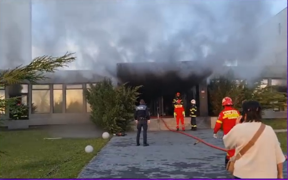 Un centru de recuperare din Mamaia a fost cuprins de flăcări