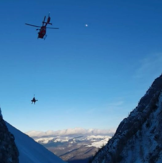 Strat nou de 15 centimetri de zăpadă pe Platoul Bucegi, depus peste cel deja existent. Salvamont: Turiștii să fie echipați de iarnă