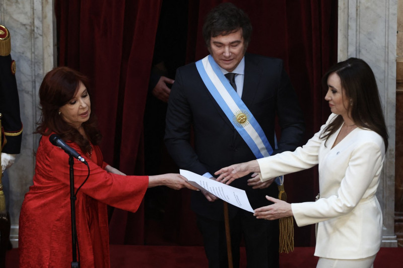 Javier Milei a devenit în mod oficial preşedinte al Argentinei.