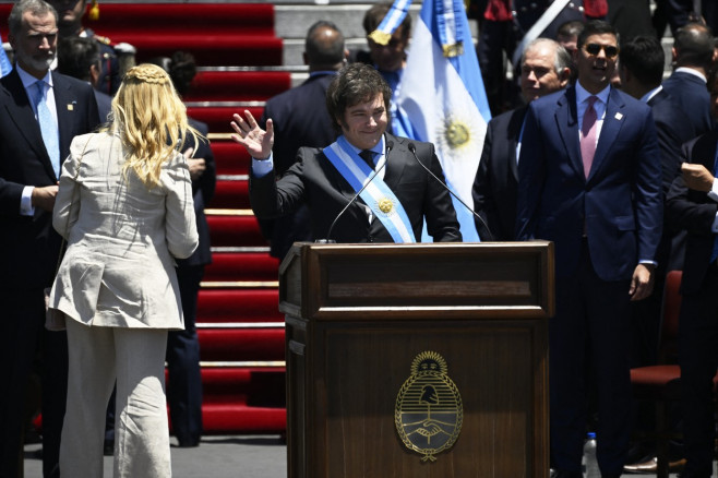 Javier Milei a devenit în mod oficial preşedinte al Argentinei. (3)