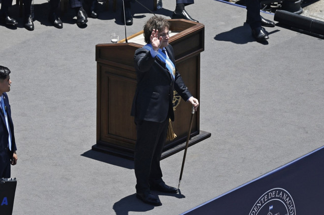 Javier Milei a devenit în mod oficial preşedinte al Argentinei. (7)