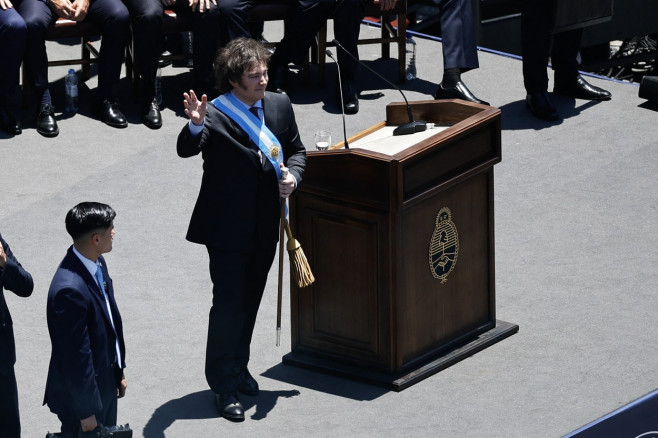 Javier Milei a devenit în mod oficial preşedinte al Argentinei. (8)