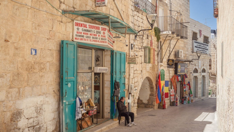 străduță din Betleem, cu magazine de suveniruri