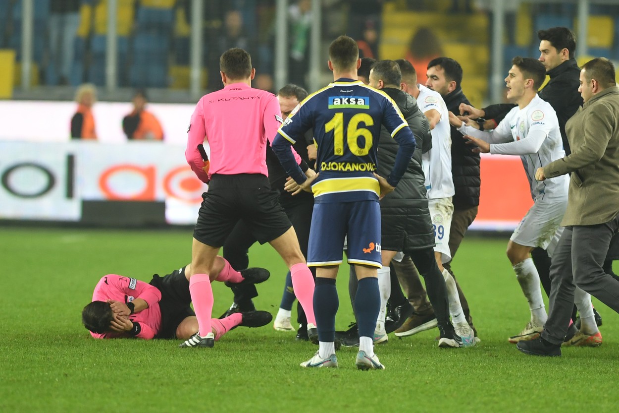 Patronul echipei Ankaragucu a fost suspendat pe viață după ce a lovit un arbitru