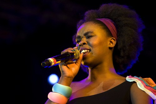 Zahara, un simbol al muzicii sud-africane, a murit la vârsta de 36 de ani