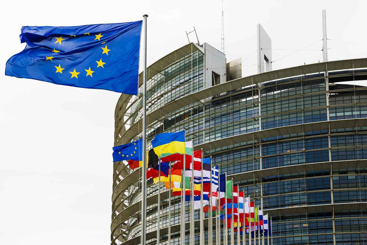 Parlamentul European declară război dependenței online. Eurodeputații cer protecție pentru sănătatea mintală a minorilor