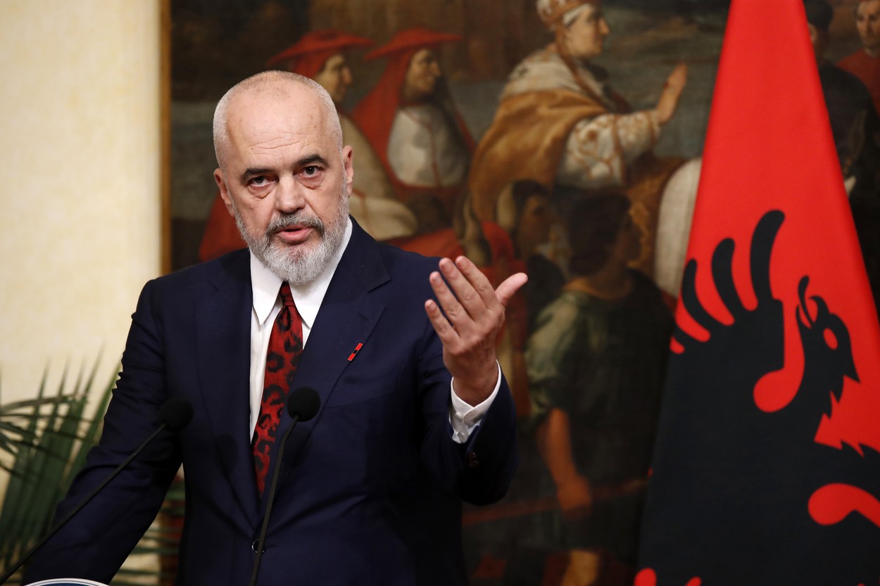 Italia nu-și mai poate trimite migranții în Albania. Pactul a fost suspendat