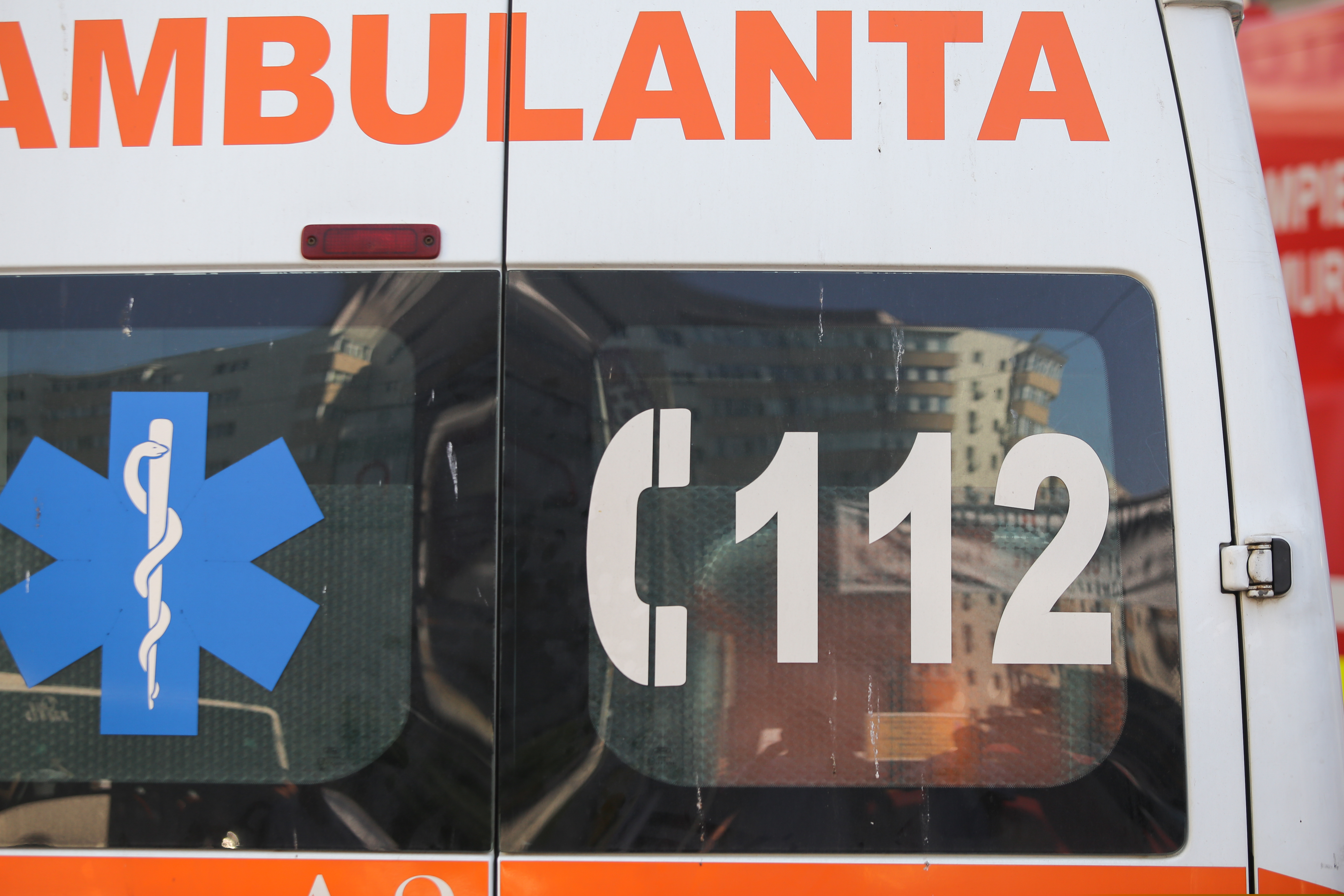 Un copil a murit după ce s-a înecat cu o bucată de măr, la o grădiniță neautorizată din Oradea