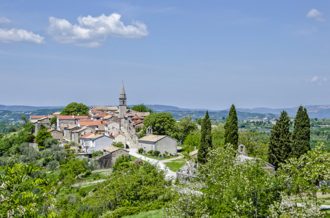 Hum,,Croatia,-,The,Smallest,City,In,The,World.