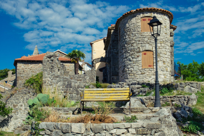 The,Old,Houses,,Ancient,Pavement,,Small,Flower,Garden,And,A