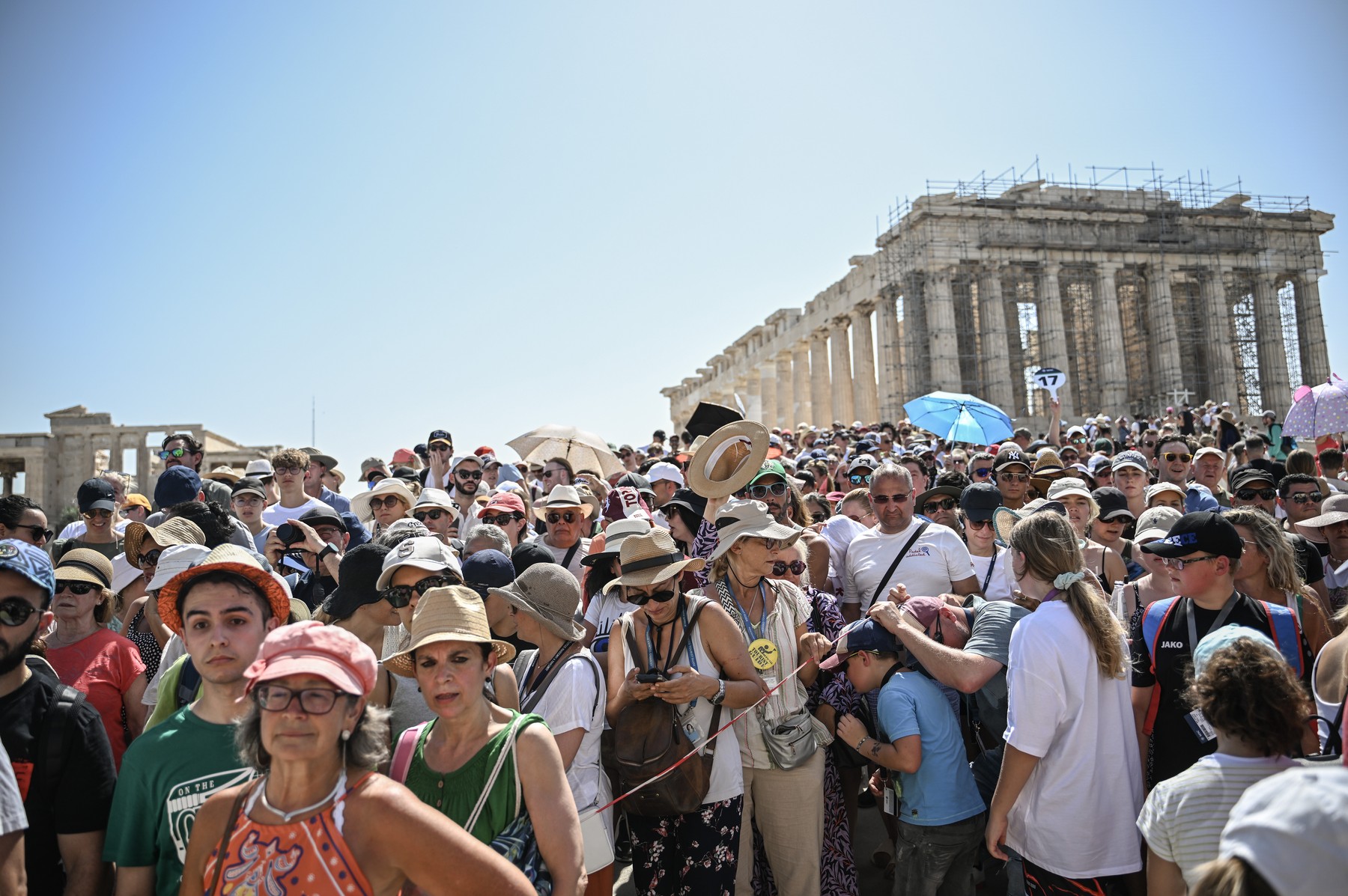 Grecia va oferi tururi ghidate fără stres și aglomerație la Acropole, dar va costa de 50 de ori mai mult