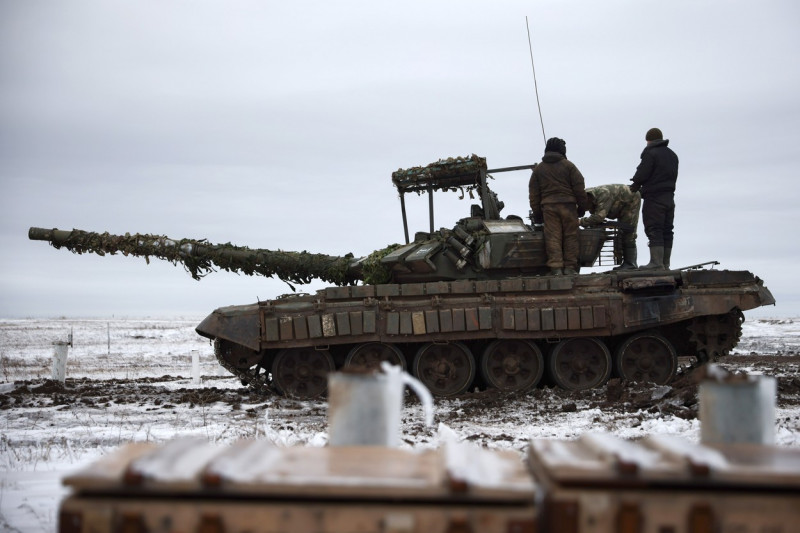 soldati in tancuri pe front in razboiul din ucraina