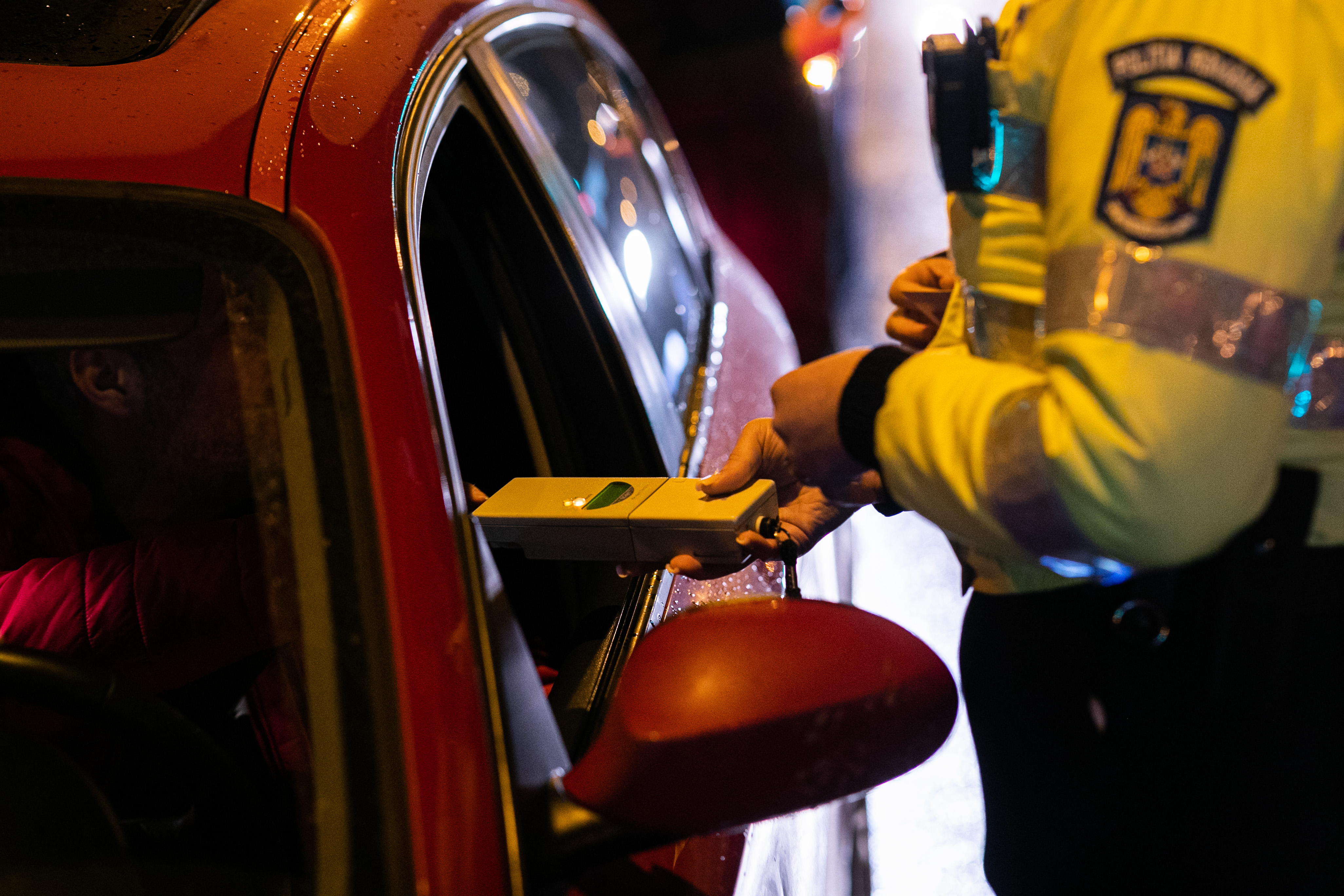 Polițiștii din Bucureşti au dat amenzi de 123.000 de lei și au reținut 53 de permise, aproape jumătate pentru consum de alcool