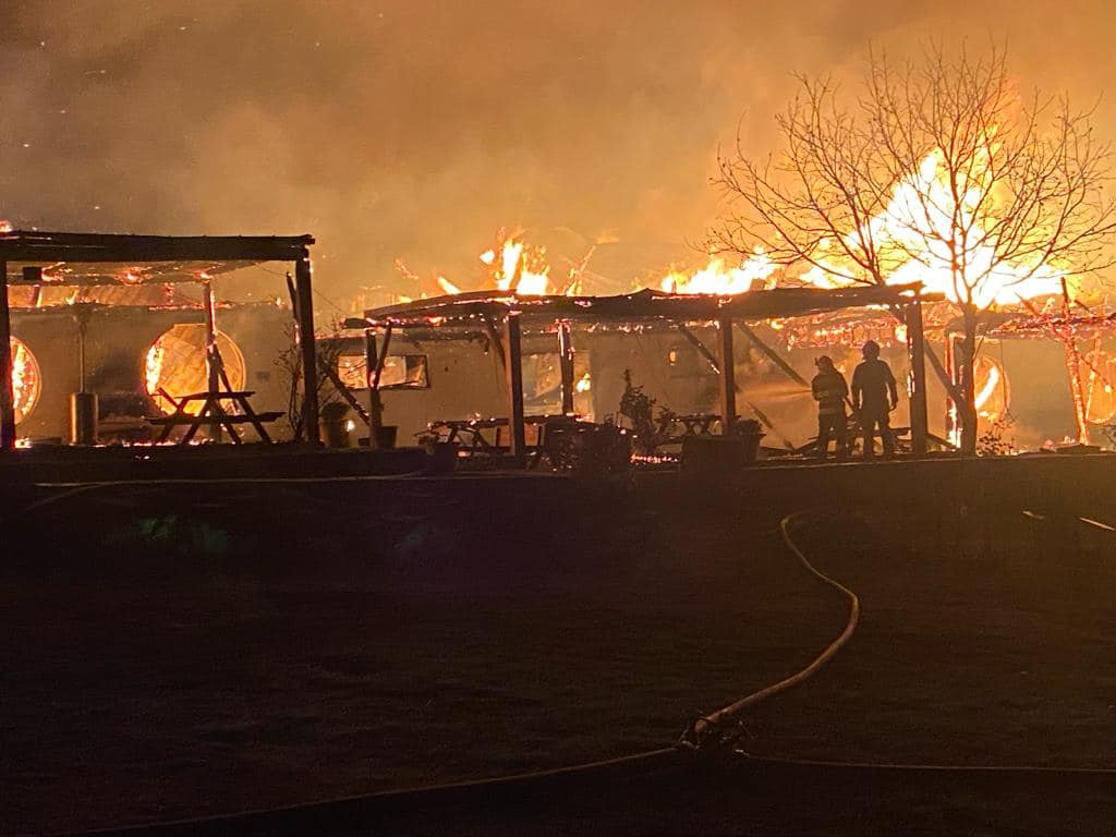 Incendiul de la "Ferma Dacilor" ar fi pornit de la un televizor de la mansardă. Cum au demontat procurorii ipoteza "mâinii criminale"