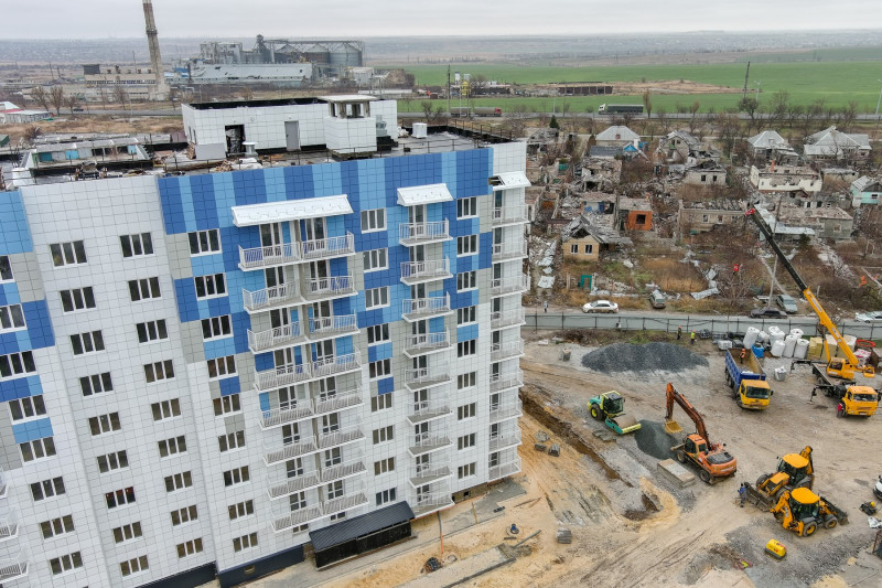 Work to rebuild houses and repair infrastructure underway in Mariupol