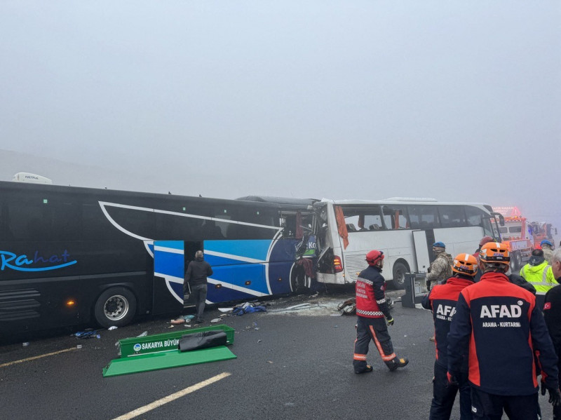 Tragic accident in northwestern Turkiye claims 57 injuries and 11 lives