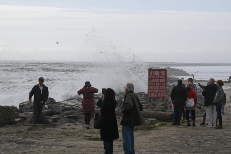 Massive, dangerous waves to hit California coast