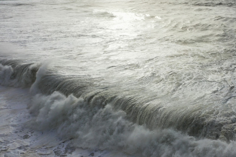 Massive, dangerous waves to hit California coast