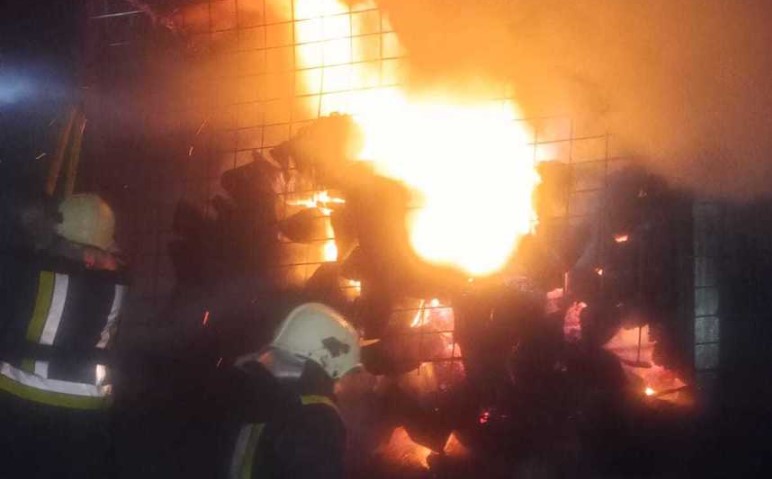 Incendiu puternic la o școală din Suceava. Au ars centrala termică și magazia de lemne