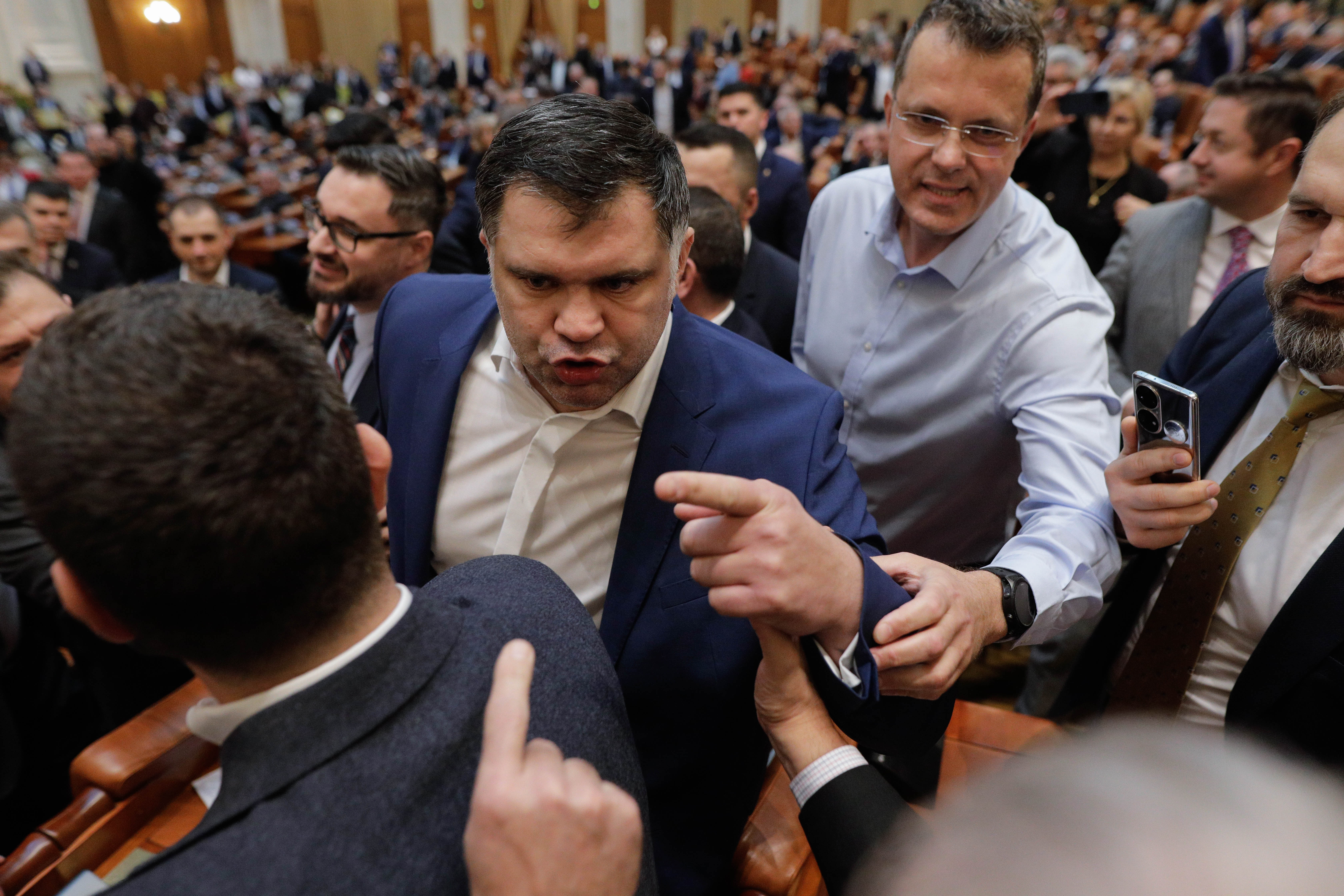 Daniel Ghiță, despre scandalul din Parlament: "Câțiva deputați de la UDMR erau băuți, miroseau a pălincă. Ne-au invitat la bătaie"